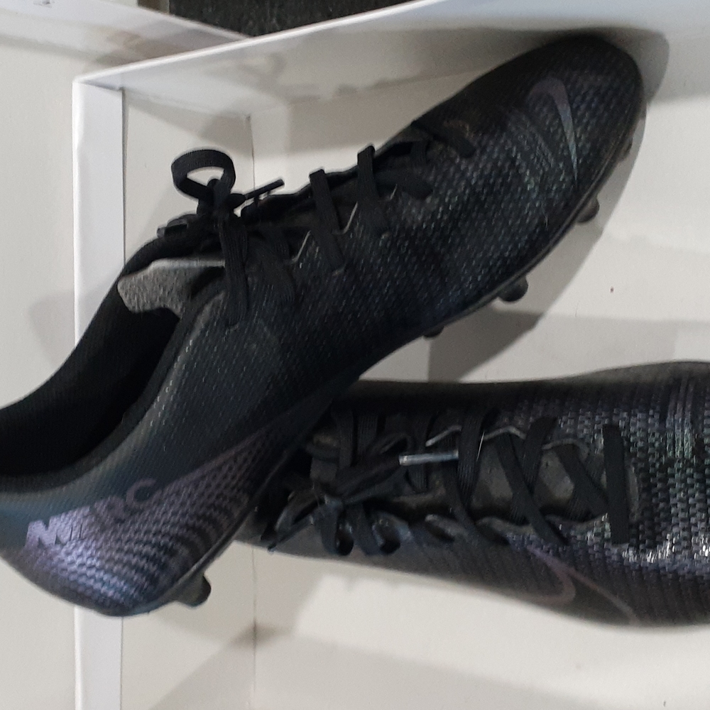 Mens soccer cleats Nike size 10